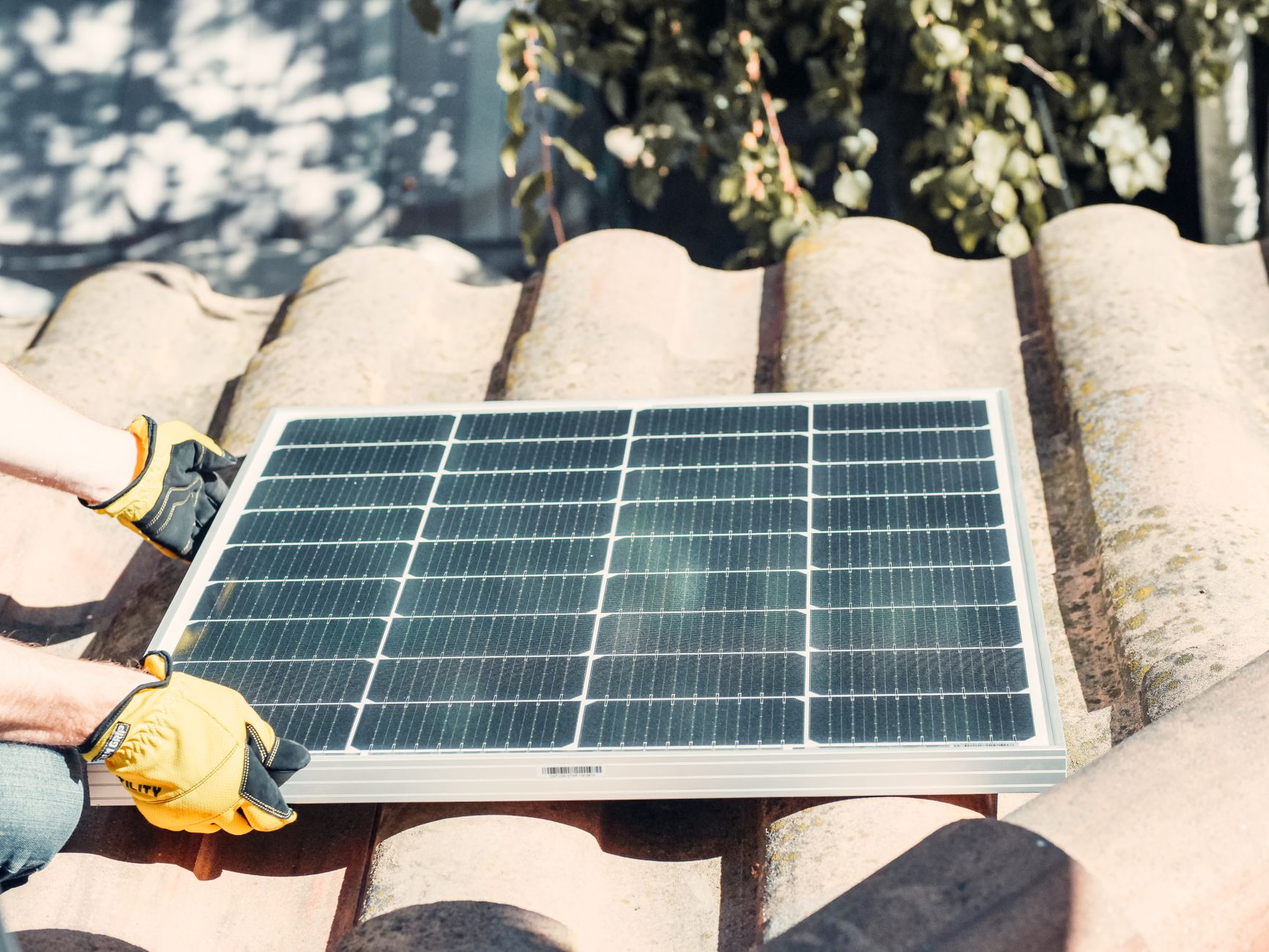 Installateur panneaux solaires équipe à Vannes
